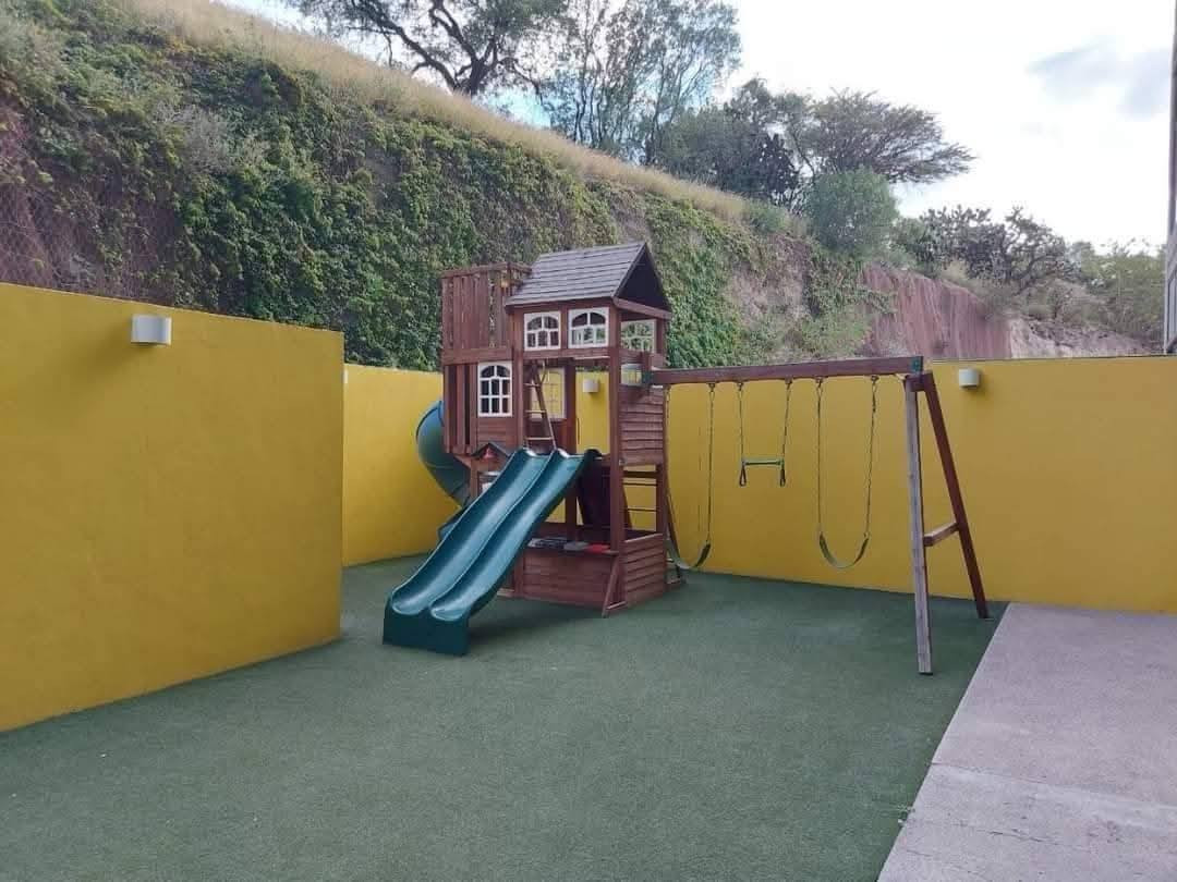 Área de Juegos Infantiles