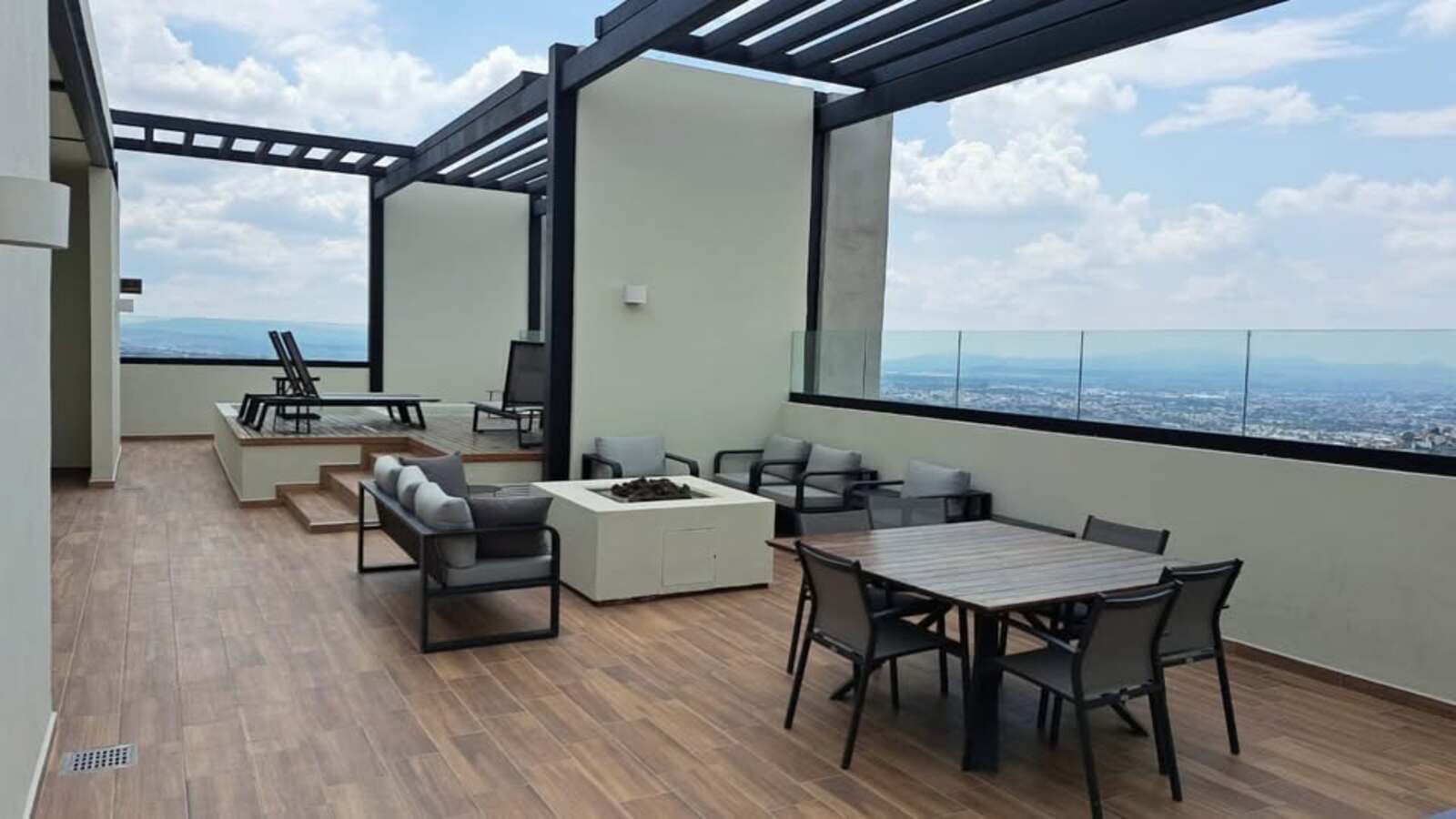 Sky Lounge