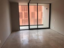 Recámara con puerta corrediza al balcón